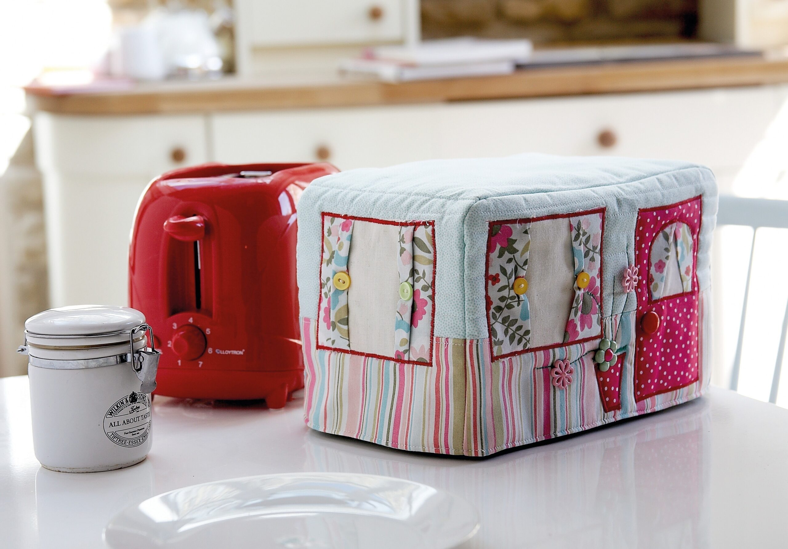 Caravan Toaster Cover Extract From Quilted Covers And Cosies By Debbie Shore How To Make A Gadget Cover